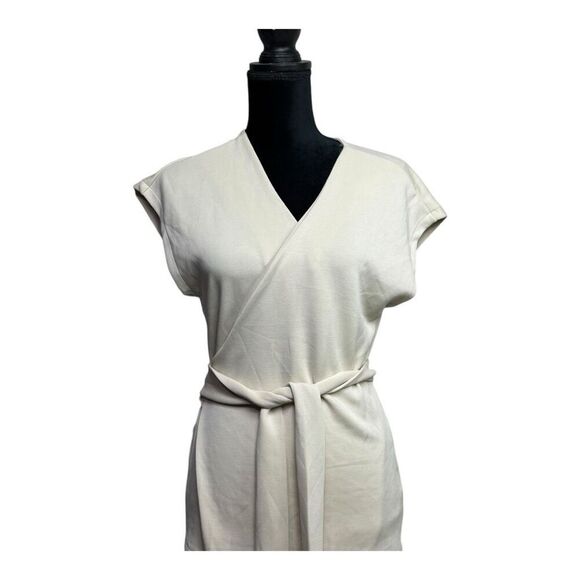 GILLI short sleeve wrap top size small NWT - Picture 2 of 5